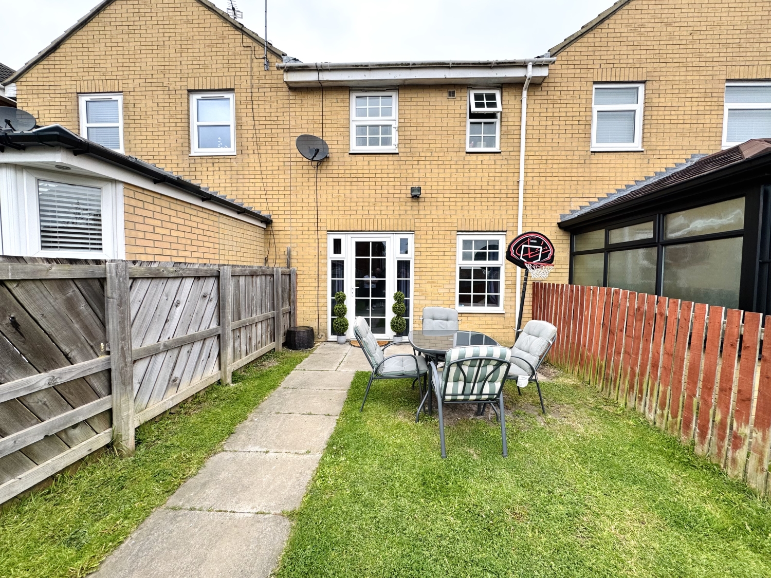 ELM TREE GARDENS, PETERLEE, COUNTY DURHAM, SR8