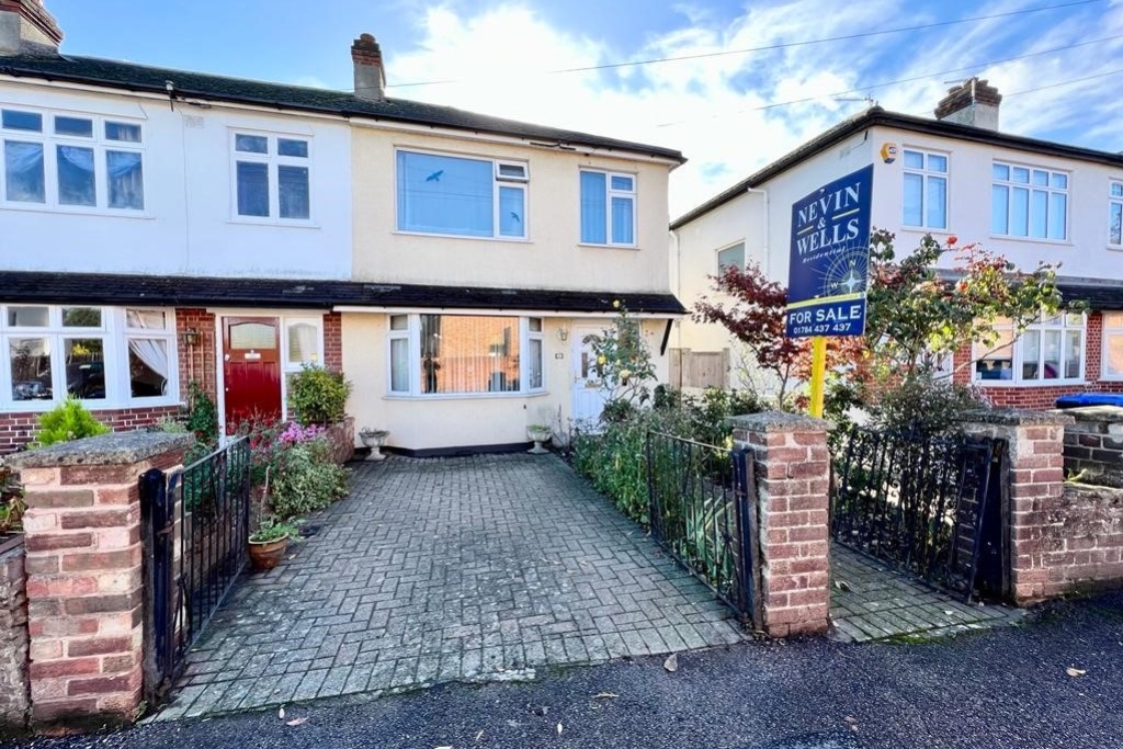 3 bedroom end of terrace house for sale in Park Road, Egham, Surrey, TW20